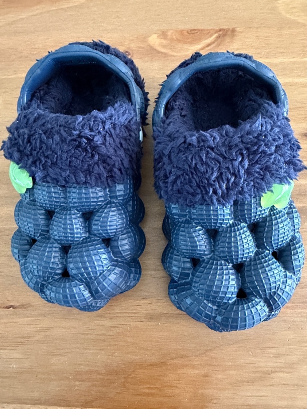 Kids Bubble-Textured Slippers with Plush Cuff - Navy Size 6 Boys - Picture 4 of 6